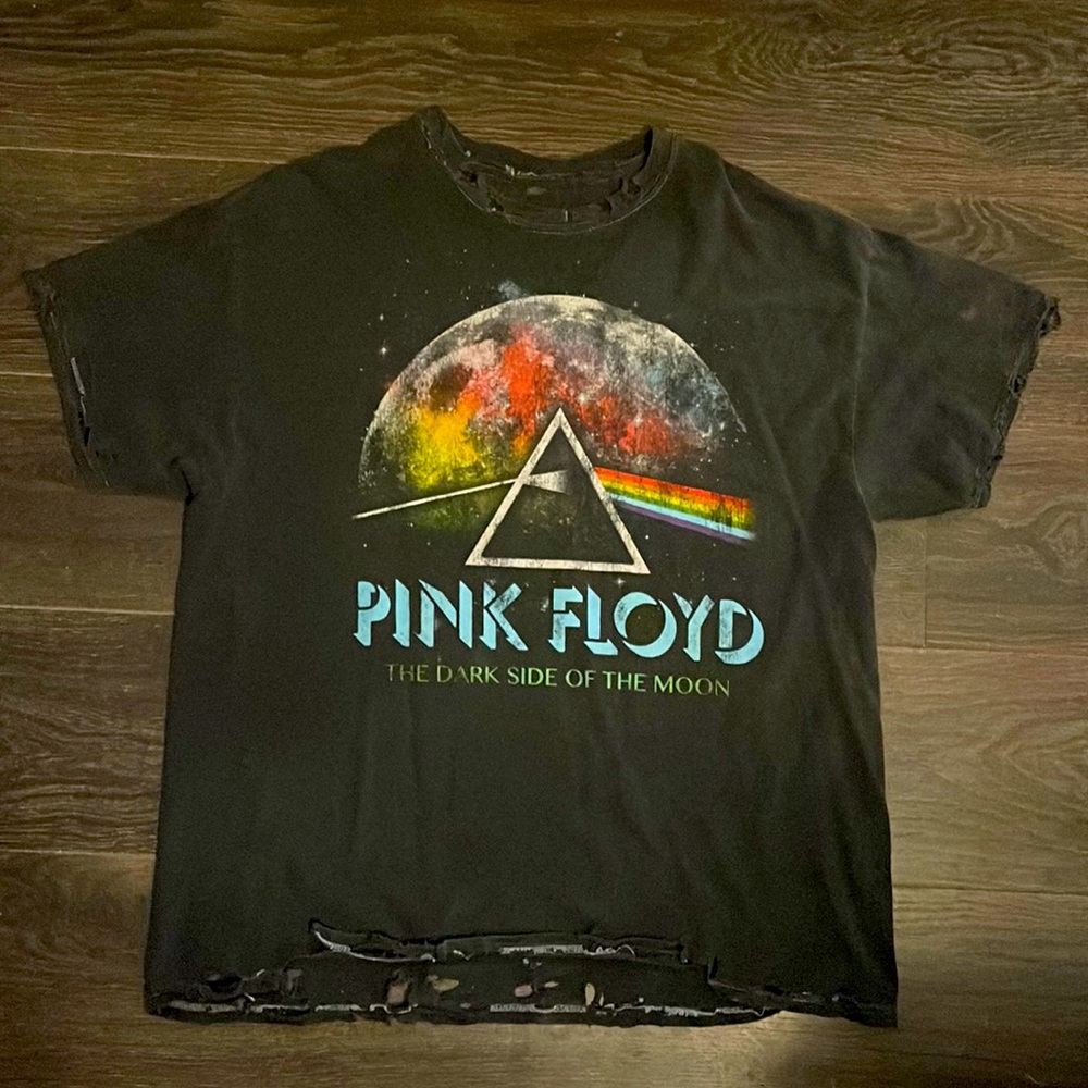 Pink Floyd distressed tshirt